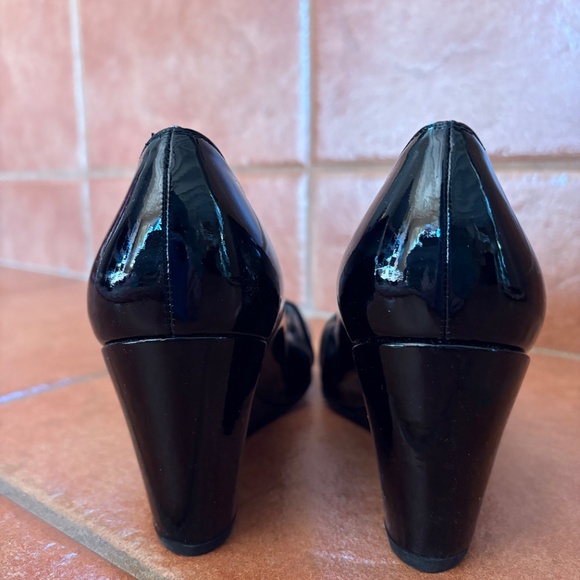 Stuart Weitzman Black Patent Leather Wedge Pumps w/ Silver Buckle – Size 8.5 - Picture 3 of 6